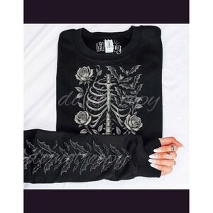 Wild Harmony Apparel Black Skeleton Ribcage Roses Bats Graphic Sweatshirt XL